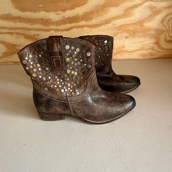 Diba True Booties - Picture 1 of 6